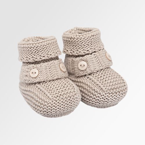 Sapatinho de Tricot Bebê Masculino com Botão - KAKI SISAL