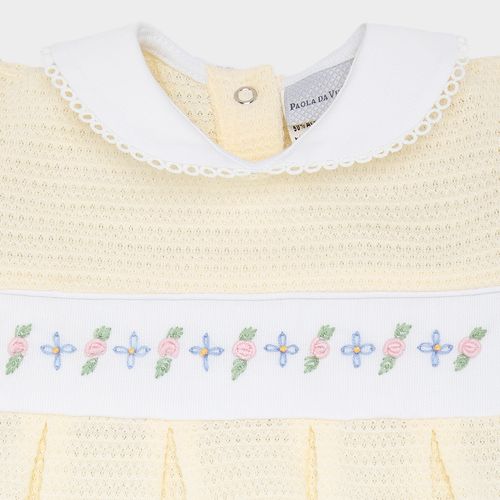 Macacão de Bebê Feminino Curto com Bordado Rococó - AMARELO