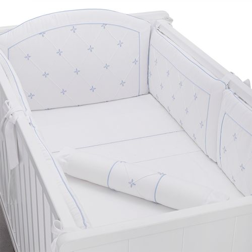 Protetor de Berço com Bordado à Mão - AZUL BEBE