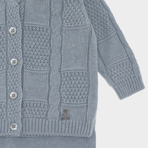 Saída de Maternidade Masculina com Manta Tricot Quadrados Ponto Trança - AZUL CLARO