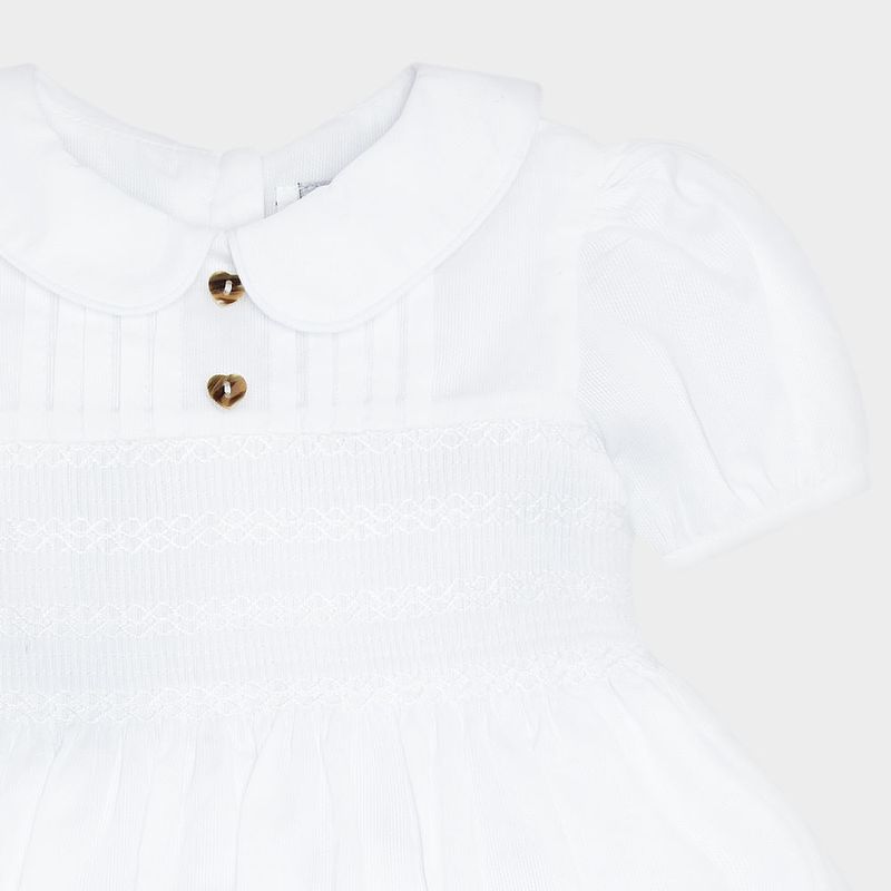 vestido-bebe-feminino-com-prega-e-botoes-em-coracao-branco-04.01.1062_1010_2